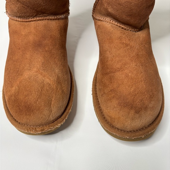 High Uggs - Picture 2 of 9